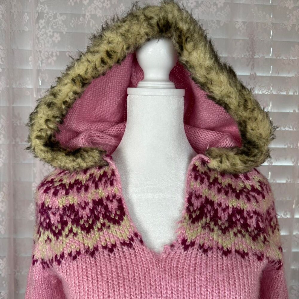Mudd Y2K 2000s pink knit patterned sweater with fur hood🎀 - Picture 2 of 8
